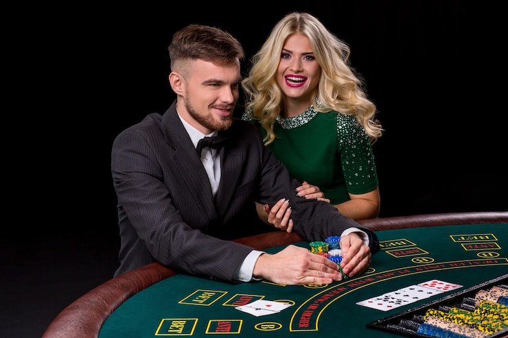 Studio dealer langsung ak4d dengan pencahayaan profesional dan kamera multi-sudut untuk permainan blackjack dan roulette